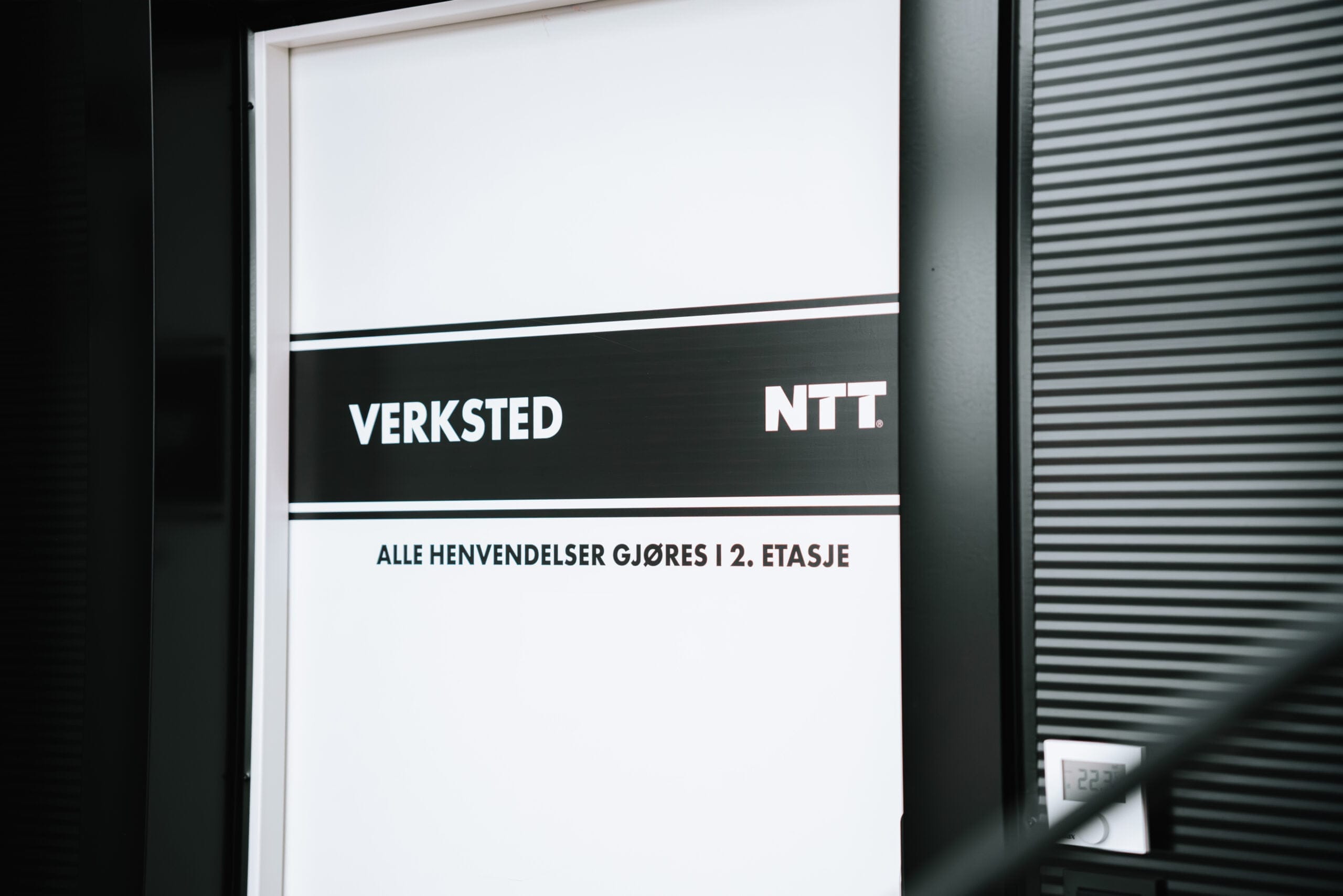 Bilde av kontolokaler hos NTT, trykk, dekor og foliering av WERA