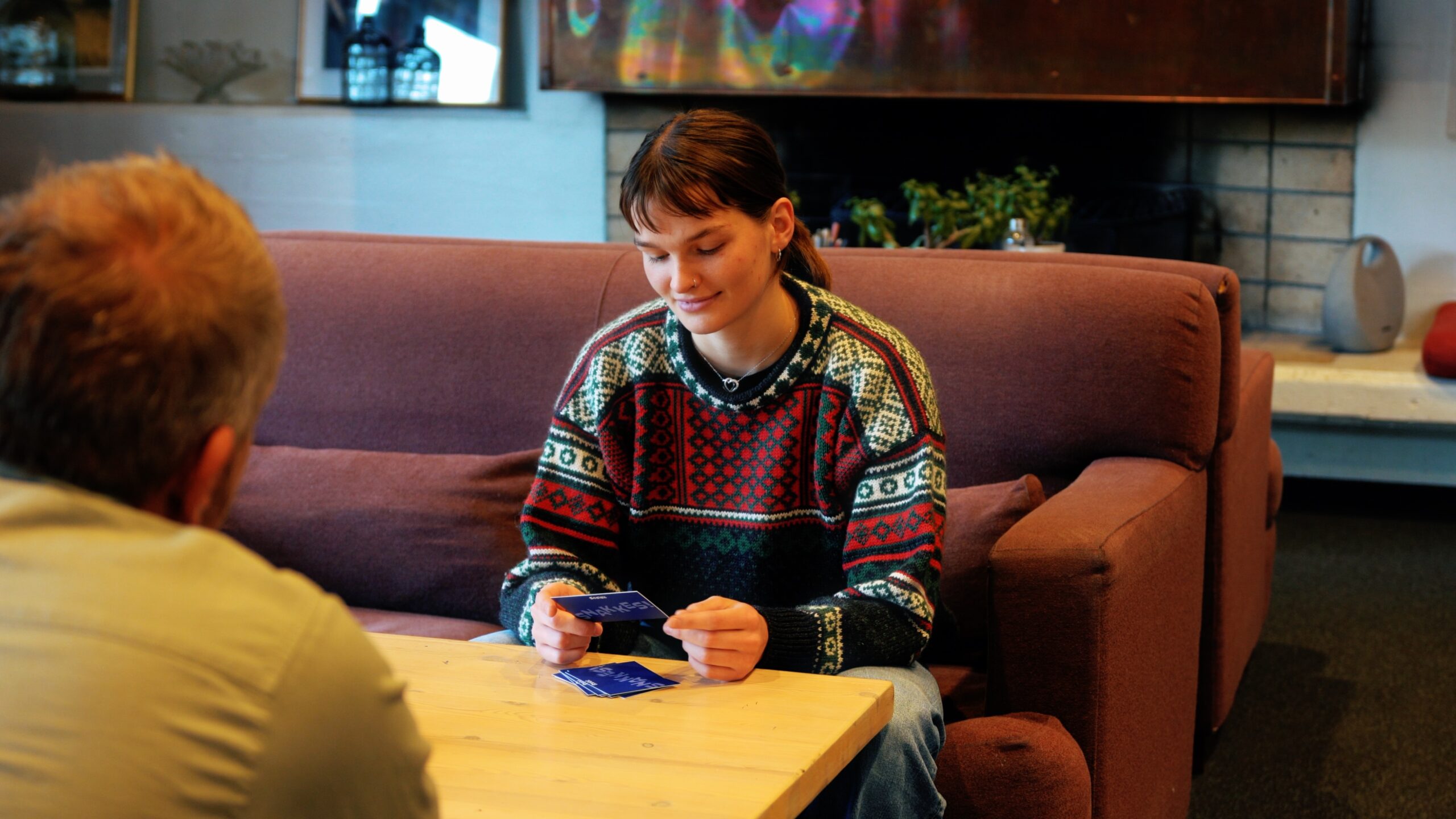 Bilde av elever ved Seljord Folkehøgskule som spiller Snakkes